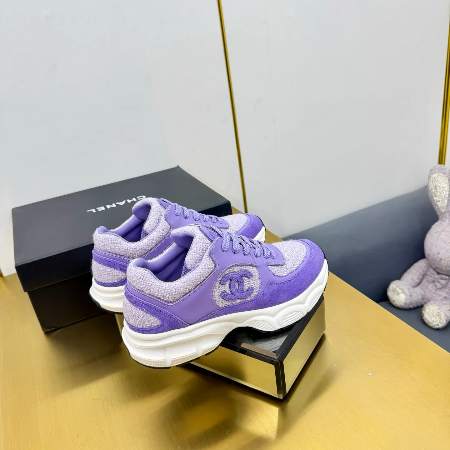 p700🐮🐮Upgraded version, upgraded version, upgraded version! No rebuttal accepted! ! ! ! Chanel Chanel dad shoes, couples' model for men and women - 2025 top casual sneakers in the counter. This classic design; the upper is electro-embroidered with various techniques; ❷The inner lining is made of: original Yangli + net ❸The outsole is based on: the original TPU combination outsole. The full set of boutique packaging for women 35–41